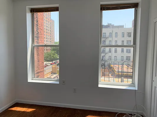 Rented by Salon Realty Corp | media 2