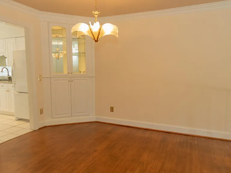 817 Botetourt Gdns — Photo 19