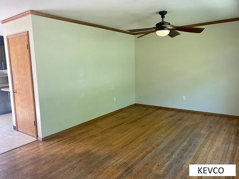 1400 Hillcrest Dr — Photo 3