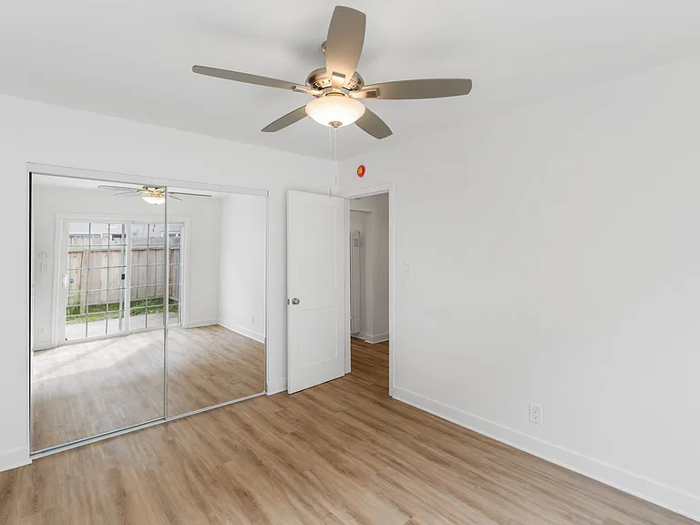 330 W I St — Photo 9