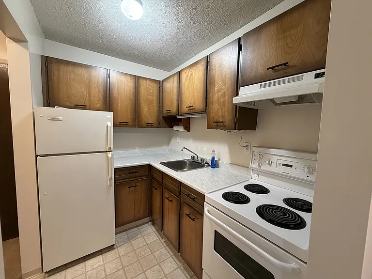 615 Colborne St — Photo 3