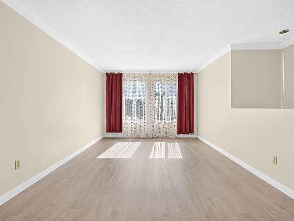 4th image of 3167 Sechelt Dr
