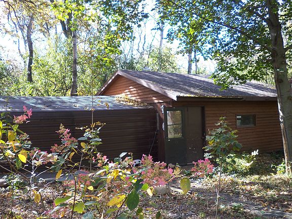 Side view of extra garage
