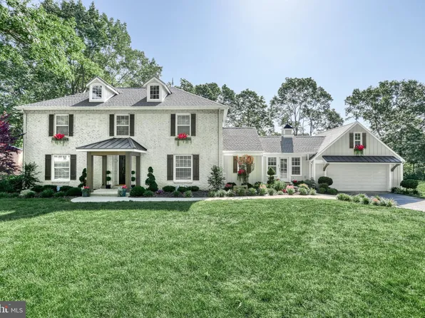 215 E Lauer Ln, Camp Hill, PA 17011