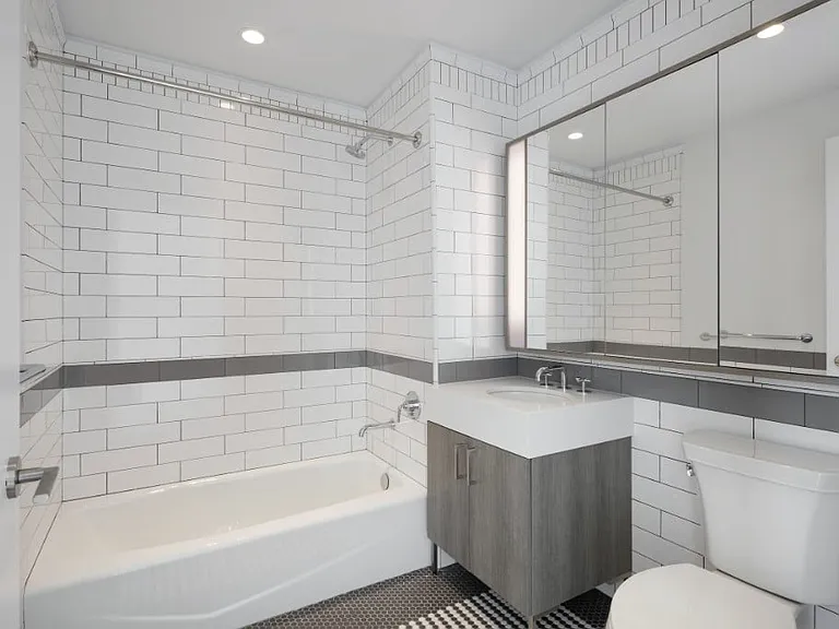 515 W 38th St #2A — Photo 8