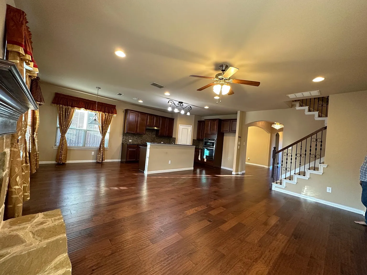 5 bed, 3100 sqft, $3,100 — Photo 1