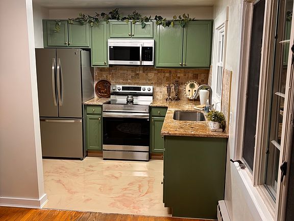 2nd image of 127 Park Pl APT 1