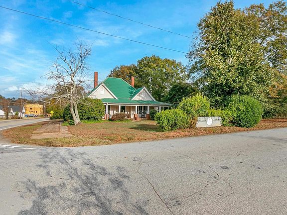 4th image of 404A N Main St
