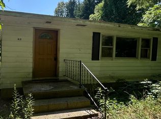 62 Flat River Dr SE, Lowell, MI 49331