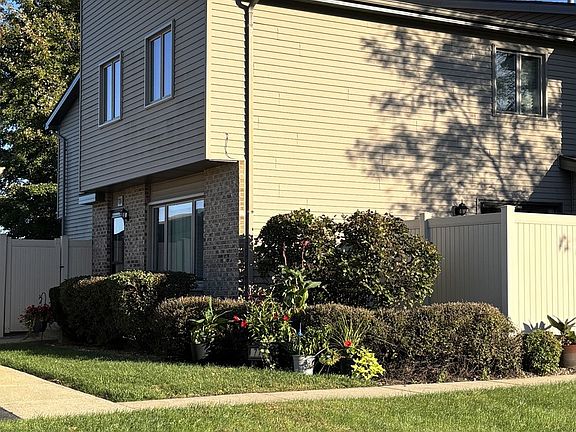 2nd image of 776 Lake Rd #776