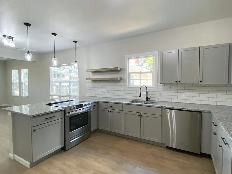 339 Preston Ave — Photo 4