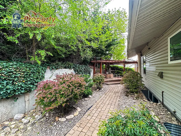 2624 N Hillway Dr — Photo 36