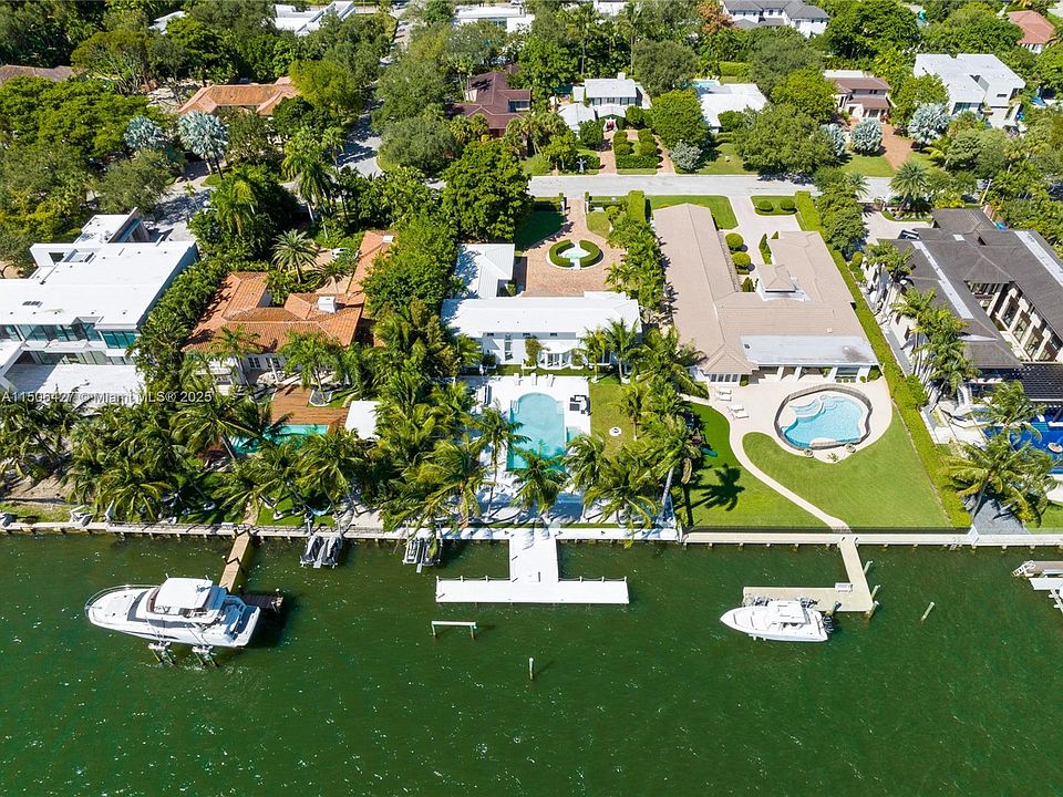 2nd image of 610 Sabal Palm Rd