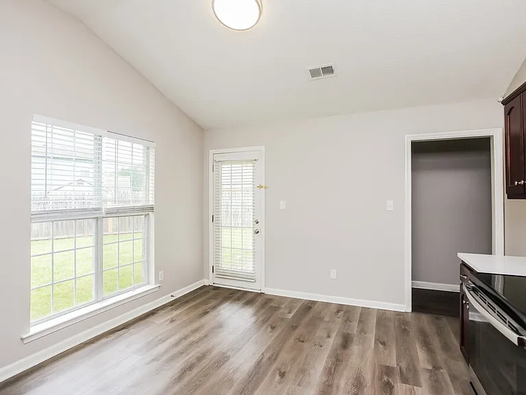 10218 Cottage Oaks Cv — Photo 5