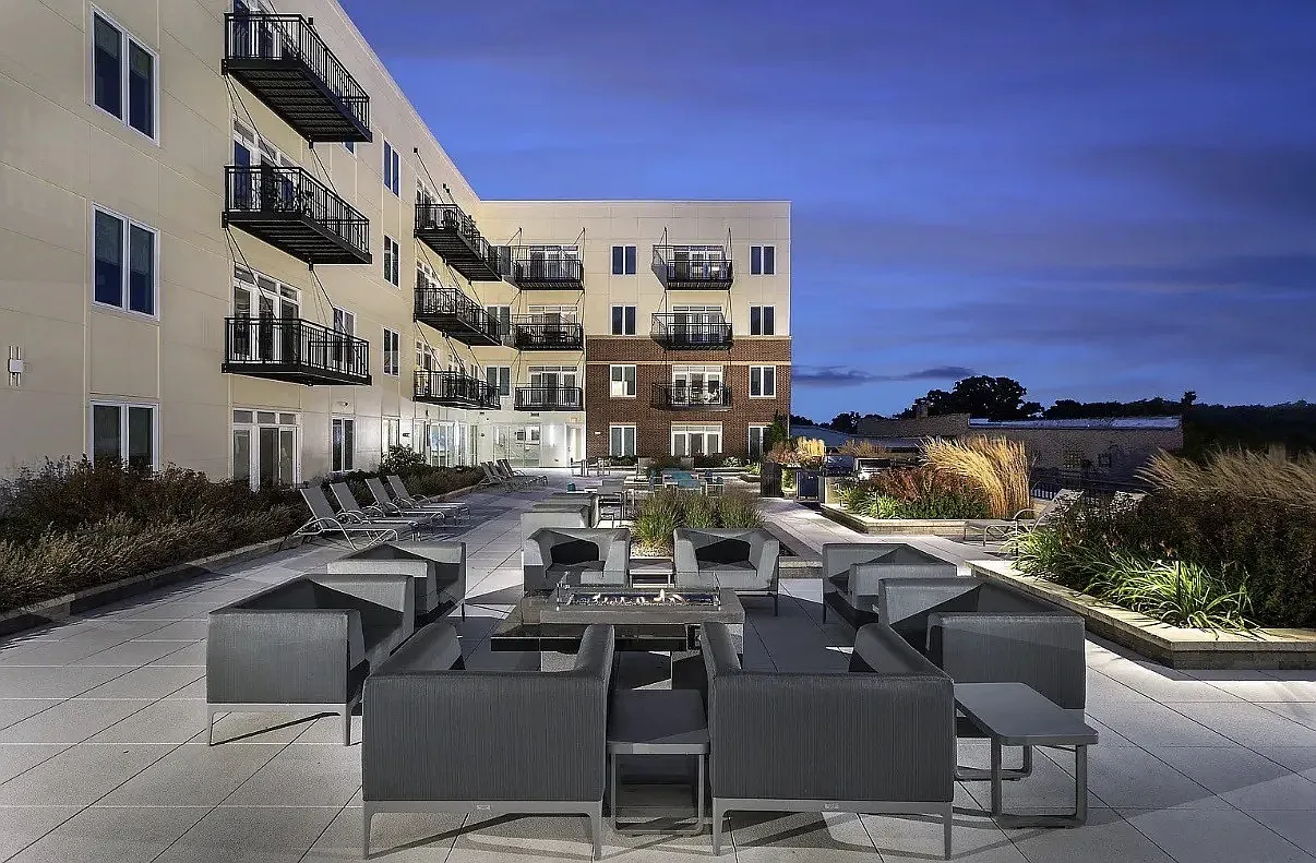 2 bed, 1272 sqft, $4,195 — Photo 1