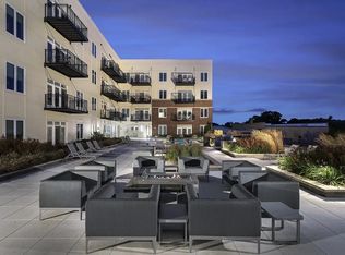615 Green Bay Rd #216, Wilmette, IL 60091