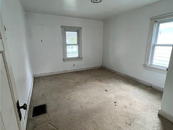 4th image of 200 Fernwood Ave