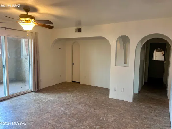 6335 N Barcelona Ln, Tucson, AZ 85704