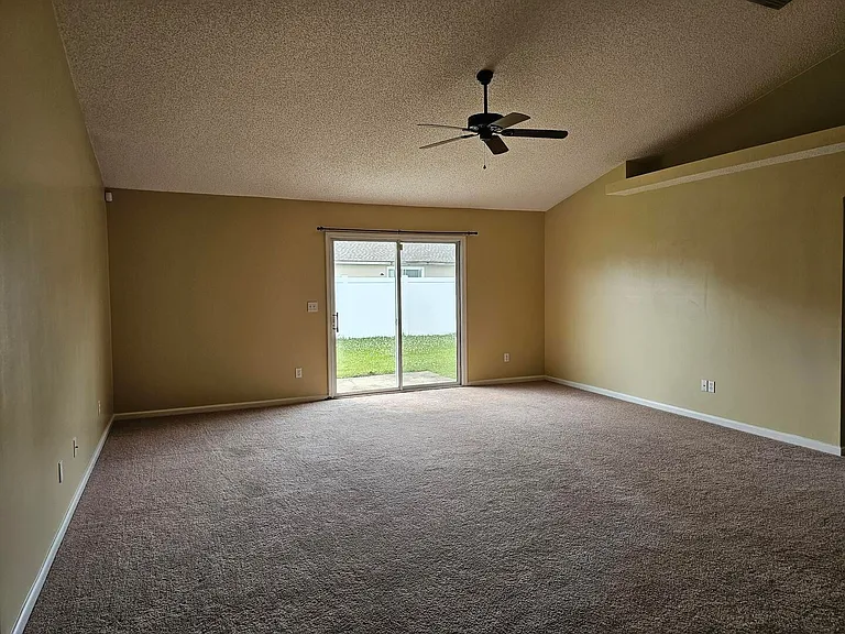 1276 Winding Brook Ct — Photo 6