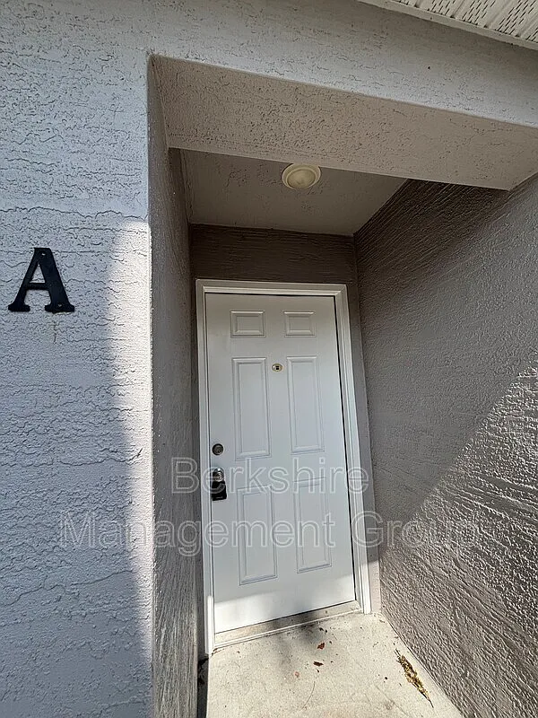 2 bed, 1.0 bath, $1,399 — Photo 2