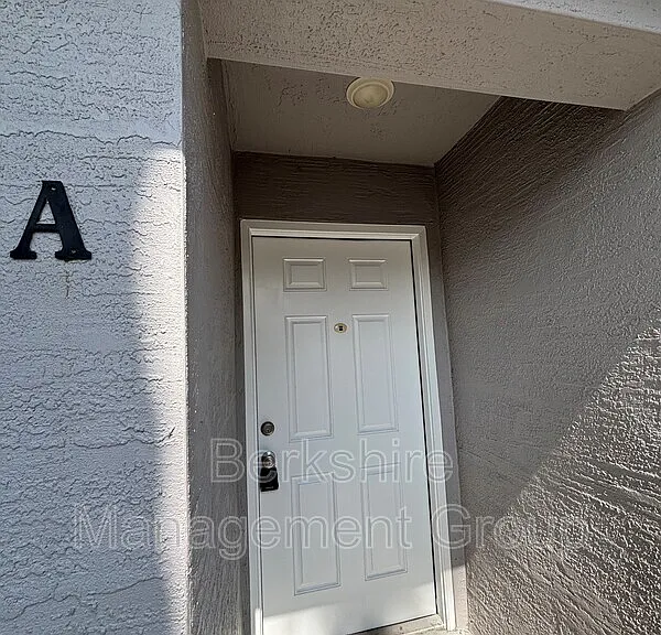 2405 Avenue C SW #A — Photo 2