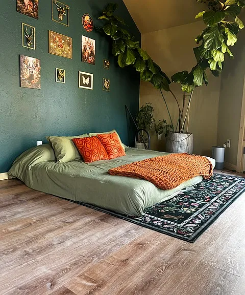Sofa also folds out to a king size bed and comes with a pillowtop mattress pad, 4 pillows, and a complete bedding set.