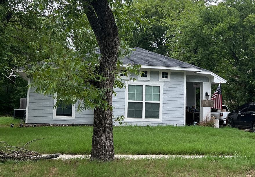 1st image of 1332 W 14th Ave