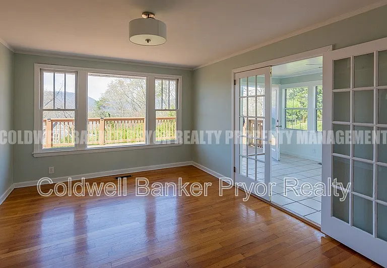 323 Walsh Rd — Photo 32