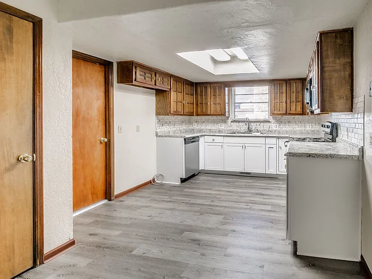 9006 N Rockwell Dr — Photo 21