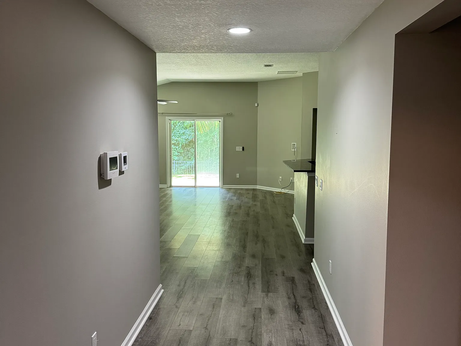 4 bed, 2417 sqft, $2,700 — Photo 2