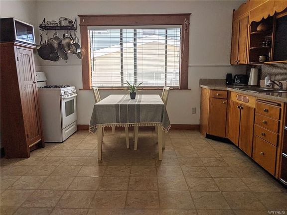 5th image of 3055 S Park Ave