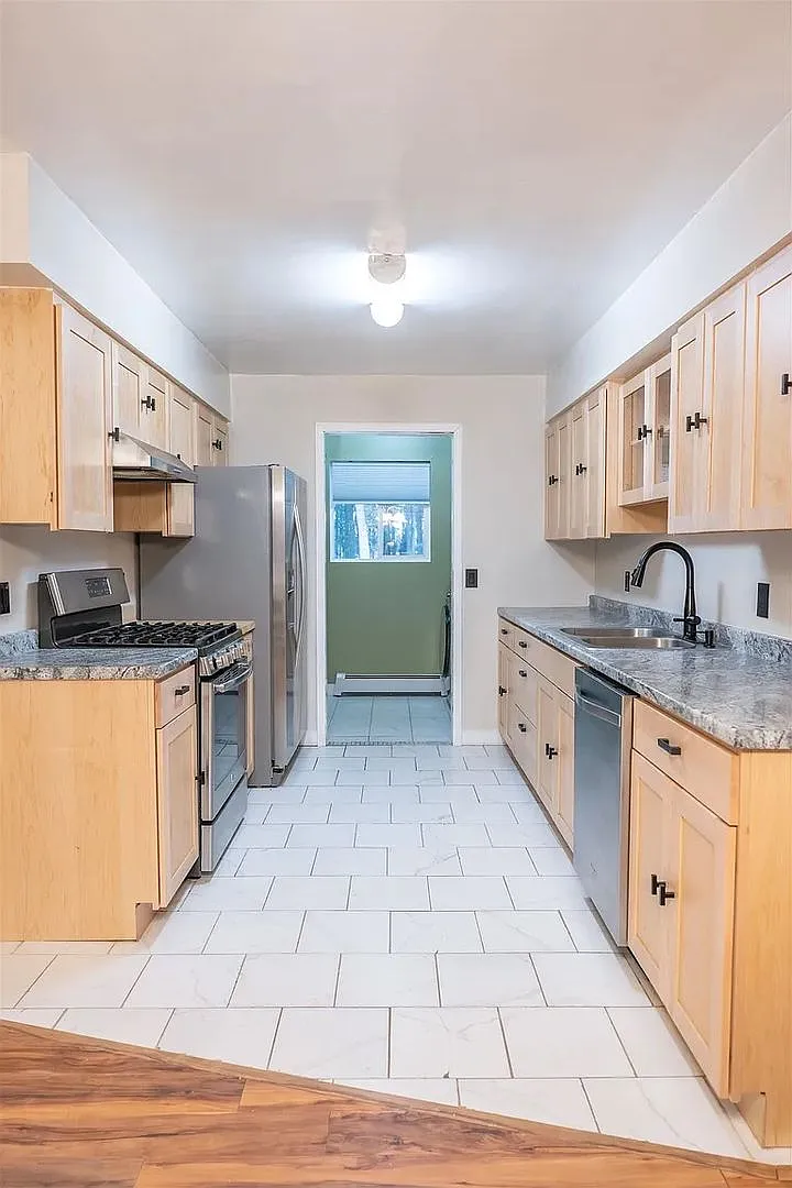 For Rent Charming 1,400 sq. ft. Private 3-Bedroom, 2-Bathroom Home — Photo 4