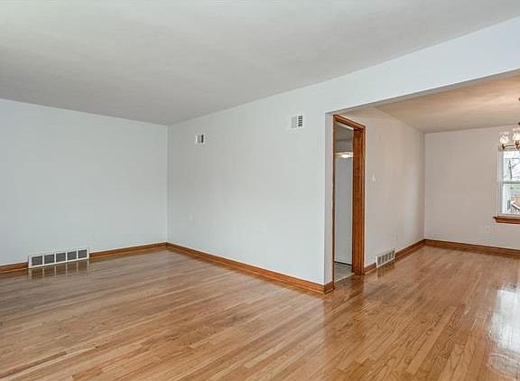 4th image of 7501 Cheshire Ln
