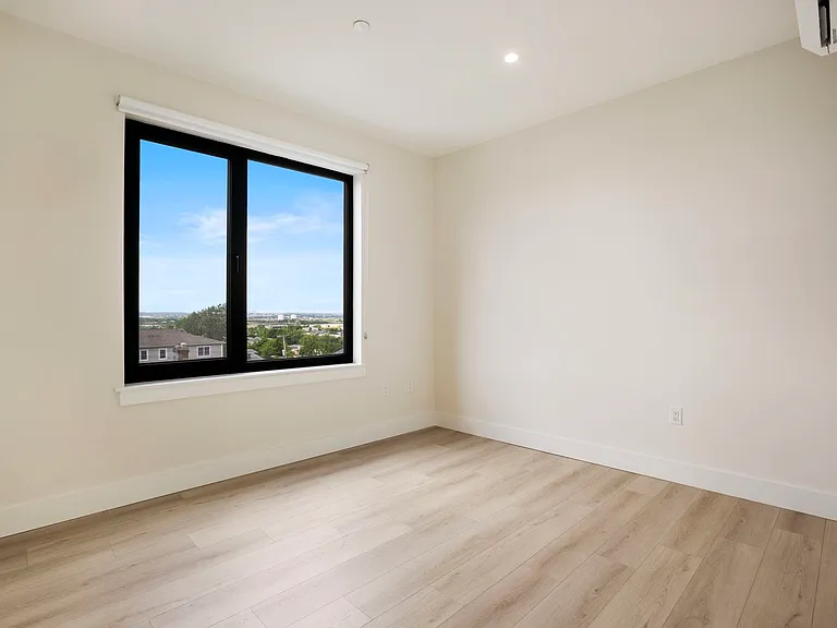 4525 Bergenwood Ave #207 — Photo 10