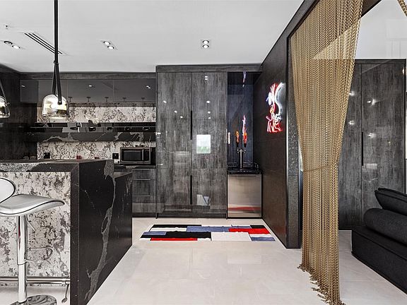 5th image of 3021 Riomar Street