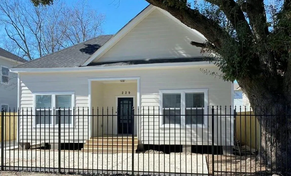 3 bed, 2.0 bath, 1620 sqft, $2,499 — Photo 1