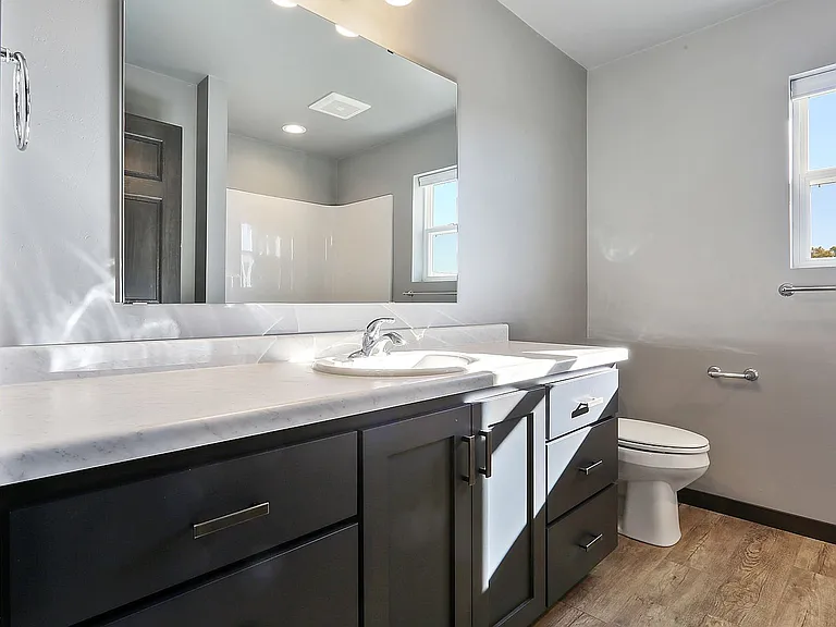 635 Diversity Dr — Photo 28