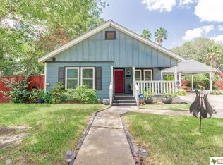 604 W Brackenridge St, Edna, TX 77957