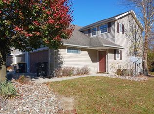 5733 W Hills Rd, Fort Wayne, IN 46804