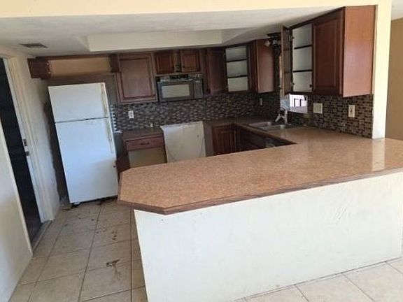 5th image of 1440 Meadowlark Dr