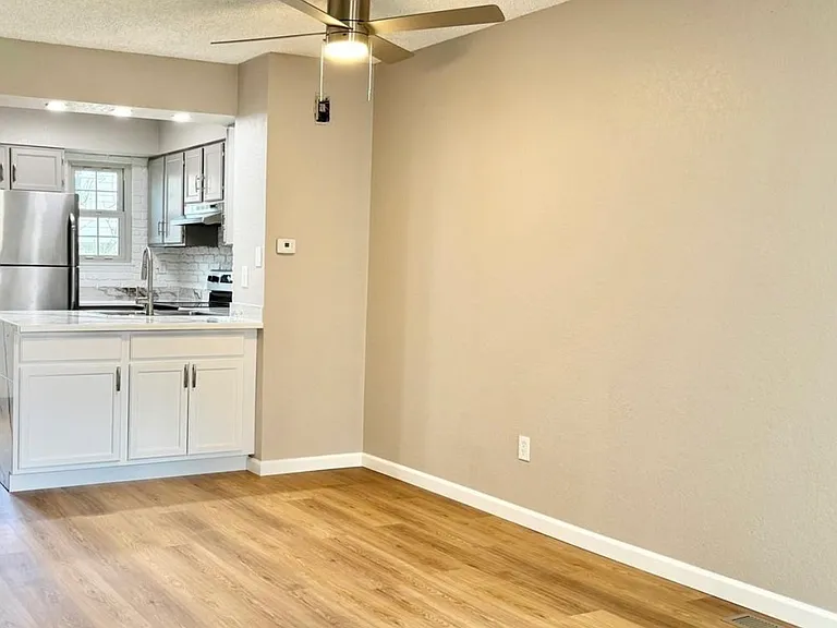 10794 Foxwood Ct — Photo 5