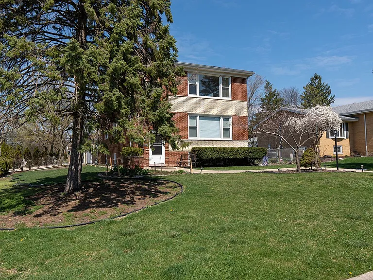 16W780 57th Ct — Photo 5