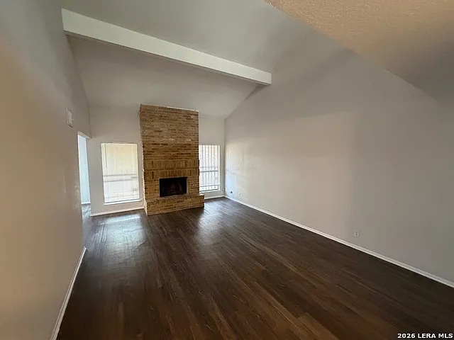 3 bed, 2.0 bath, 1720 sqft, $1,250 — Photo 2