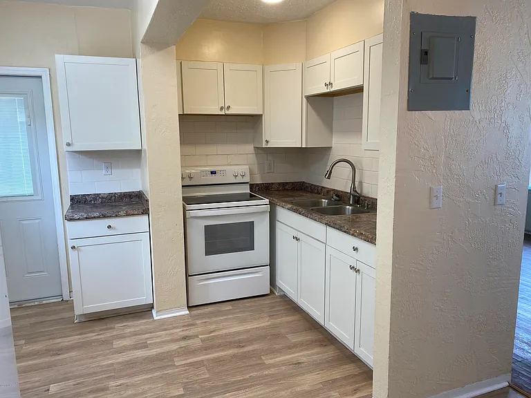 607 Jessamine Blvd #2 — Photo 8