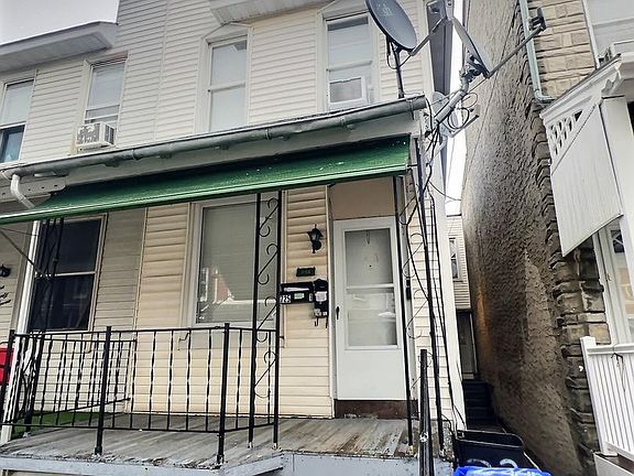 2nd image of 725 Pear St