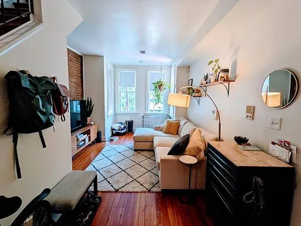 1 bed, 800 sqft, $2,400 — Photo 2
