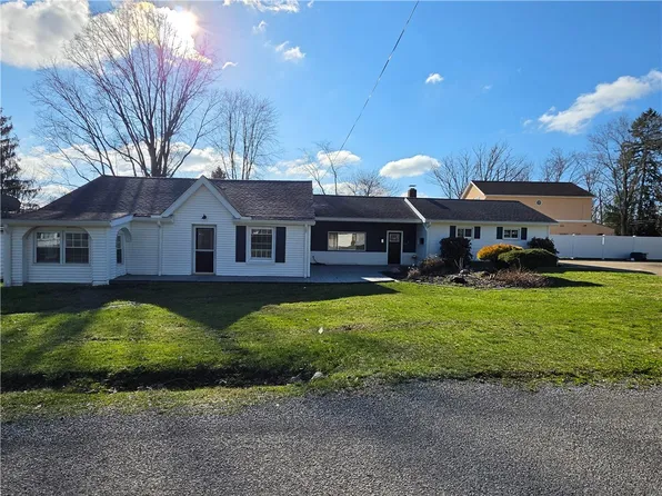 11753 Oakview Rd, Conneaut Lake, PA 16316
