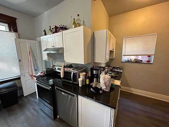 3rd image of 2327 Flora St