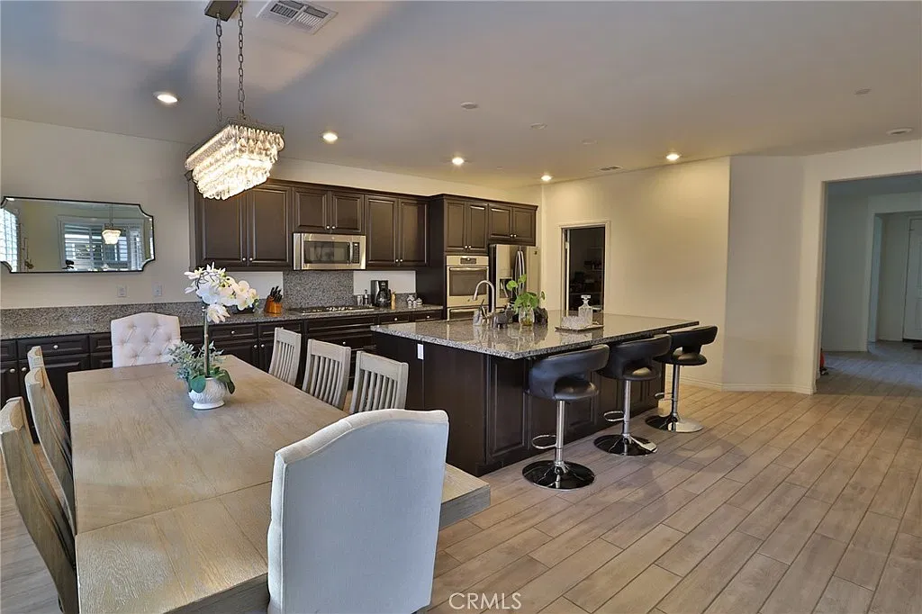 4 bed, 2.5 bath, 2765 sqft, $4,200 — Photo 4