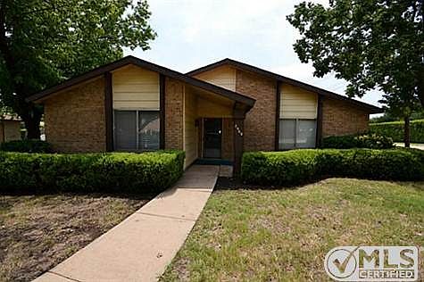 1st image of 2900 Lemmontree Ln